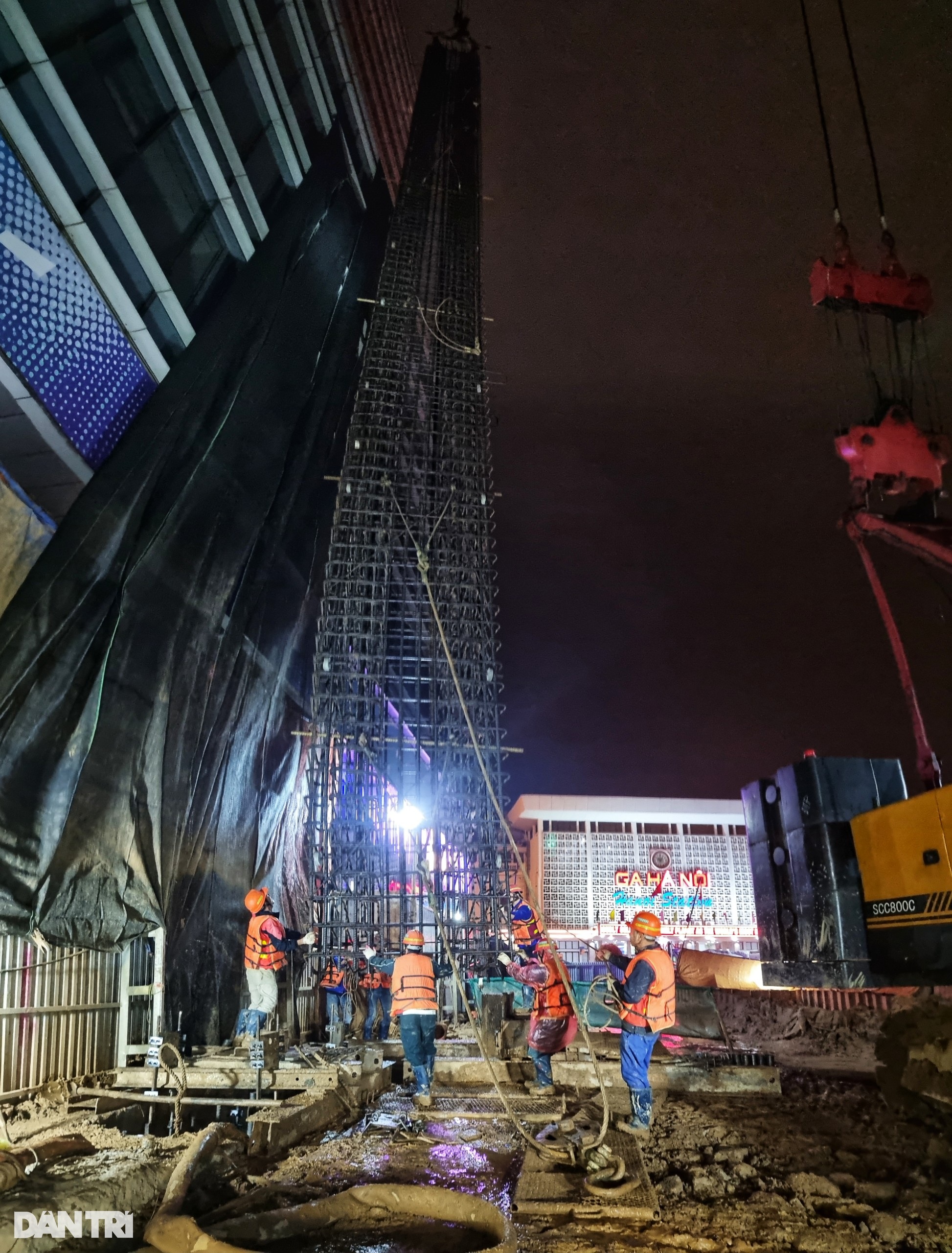 Những công nhân dầm mình trên công trường metro đêm giáp Tết - 7