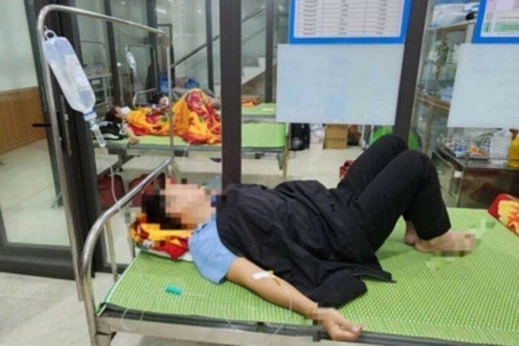 Gần 50 người bị ngộ độc thực phẩm sau khi ăn tiệc cưới - 1 Gần 50 người bị ngộ độc thực phẩm sau khi ăn tiệc cưới - 1