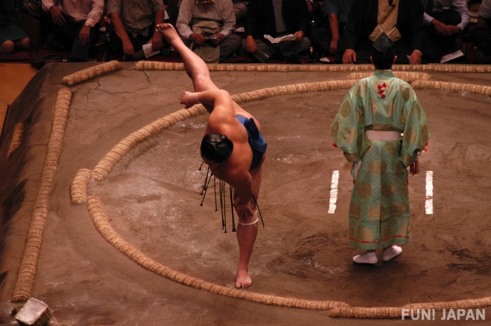 Tìm hiểu về môn đấu vật sumo truyền thống ở Nhật Bản - 4 Tìm hiểu về môn đấu vật sumo truyền thống ở Nhật Bản - 4