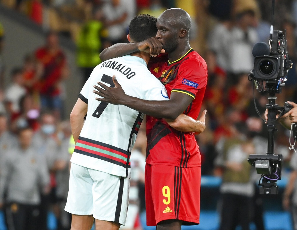Nỗi đau cùng cực của C.Ronaldo khi Bồ Đào Nha bị loại ở Euro 2020 - 10 Nỗi đau cùng cực của C.Ronaldo khi Bồ Đào Nha bị loại ở Euro 2020 - 10