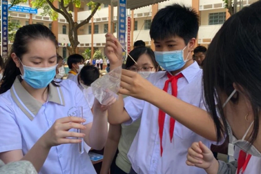 Nhóm học sinh TPHCM và hành trình lan tỏa: "Khoa học không nhàm chán"