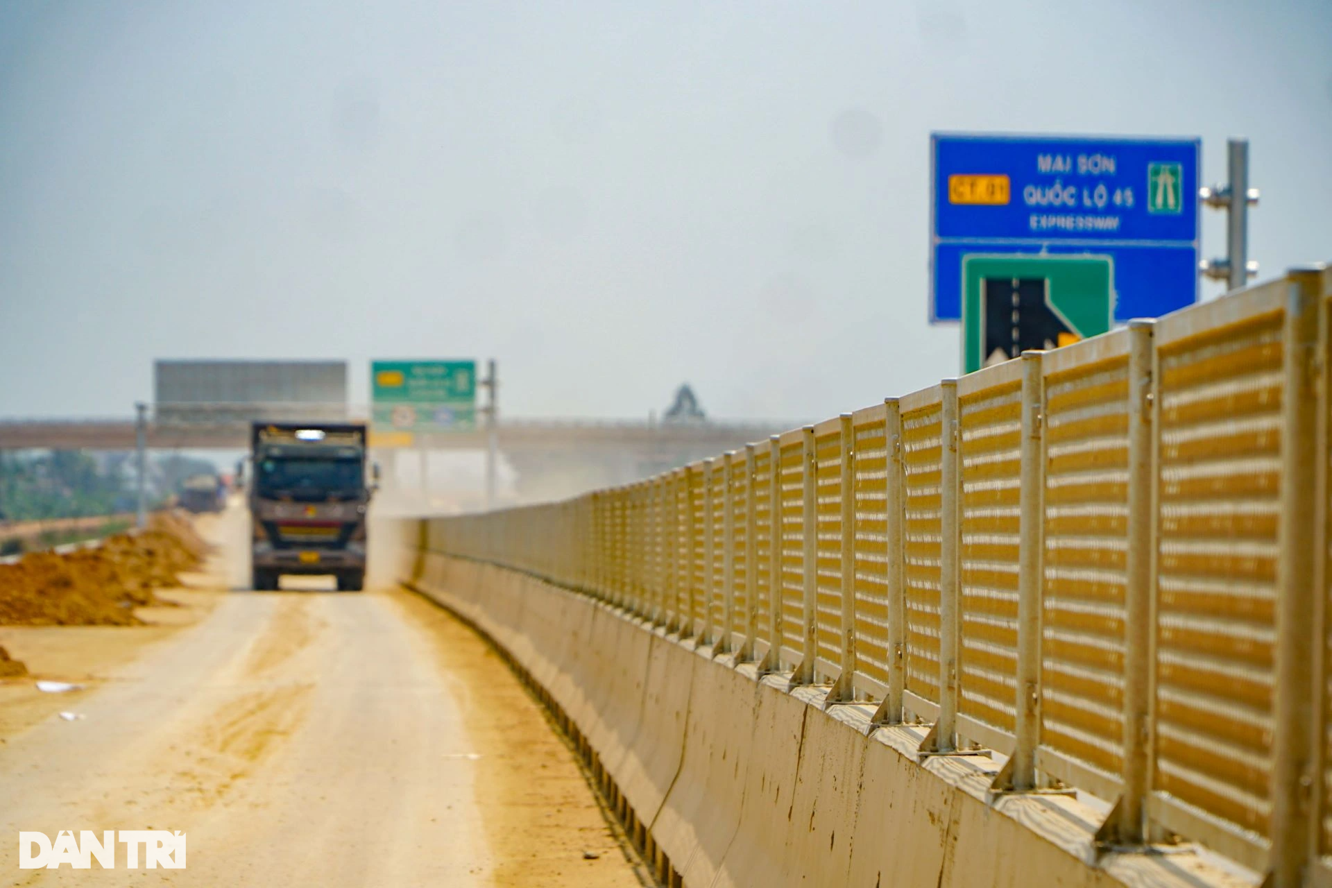Cao tốc đoạn Ninh Bình - Thanh Hóa gấp rút về đích dịp 30/4 - 15 Cao tốc đoạn Ninh Bình - Thanh Hóa gấp rút về đích dịp 30/4 - 15