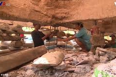 Nghề "thần đèn" đắt hàng vụ Tết