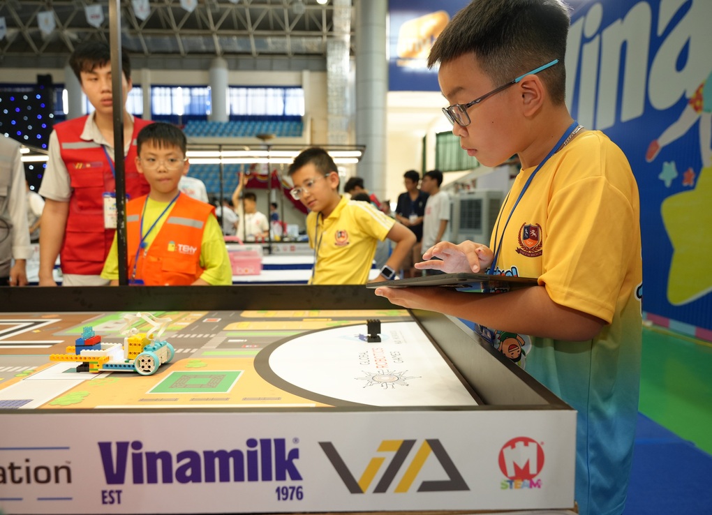 Vinamilk đồng hành với 1.500 tài năng trẻ trong cuộc thi Robotacon WRO 2024 - 4 Vinamilk đồng hành với 1.500 tài năng trẻ trong cuộc thi Robotacon WRO 2024 - 4