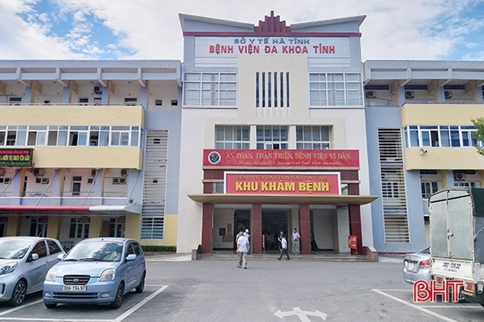 Bệnh nhân tự chặt tay, đưa vào viện lại nhảy lầu từ tầng 4 - 1 Bệnh nhân tự chặt tay, đưa vào viện lại nhảy lầu từ tầng 4 - 1