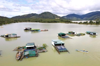 Tay trắng lên núi, người miền Tây dựng làng chài, đổi vận ở lòng hồ Sê San