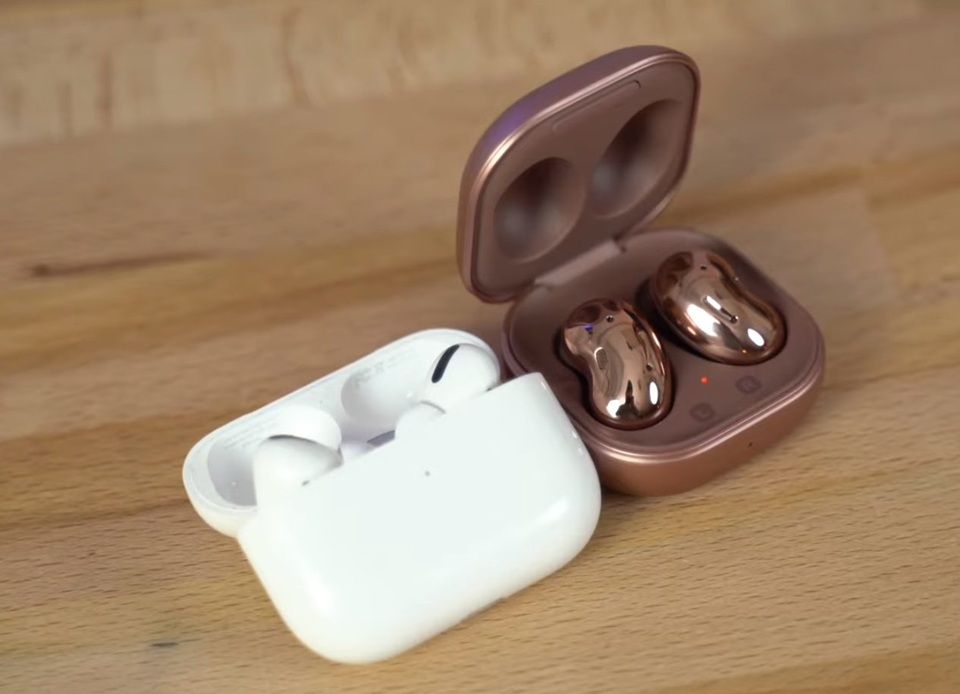 Đọ Galaxy Buds Live với AirPods Pro: Thiết kế lạ, dung lượng pin lâu hơn - 3 Đọ Galaxy Buds Live với AirPods Pro: Thiết kế lạ, dung lượng pin lâu hơn - 3