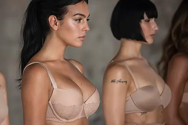 Bạn gái của Cristiano Ronaldo đẹp cuốn hút từng centimet