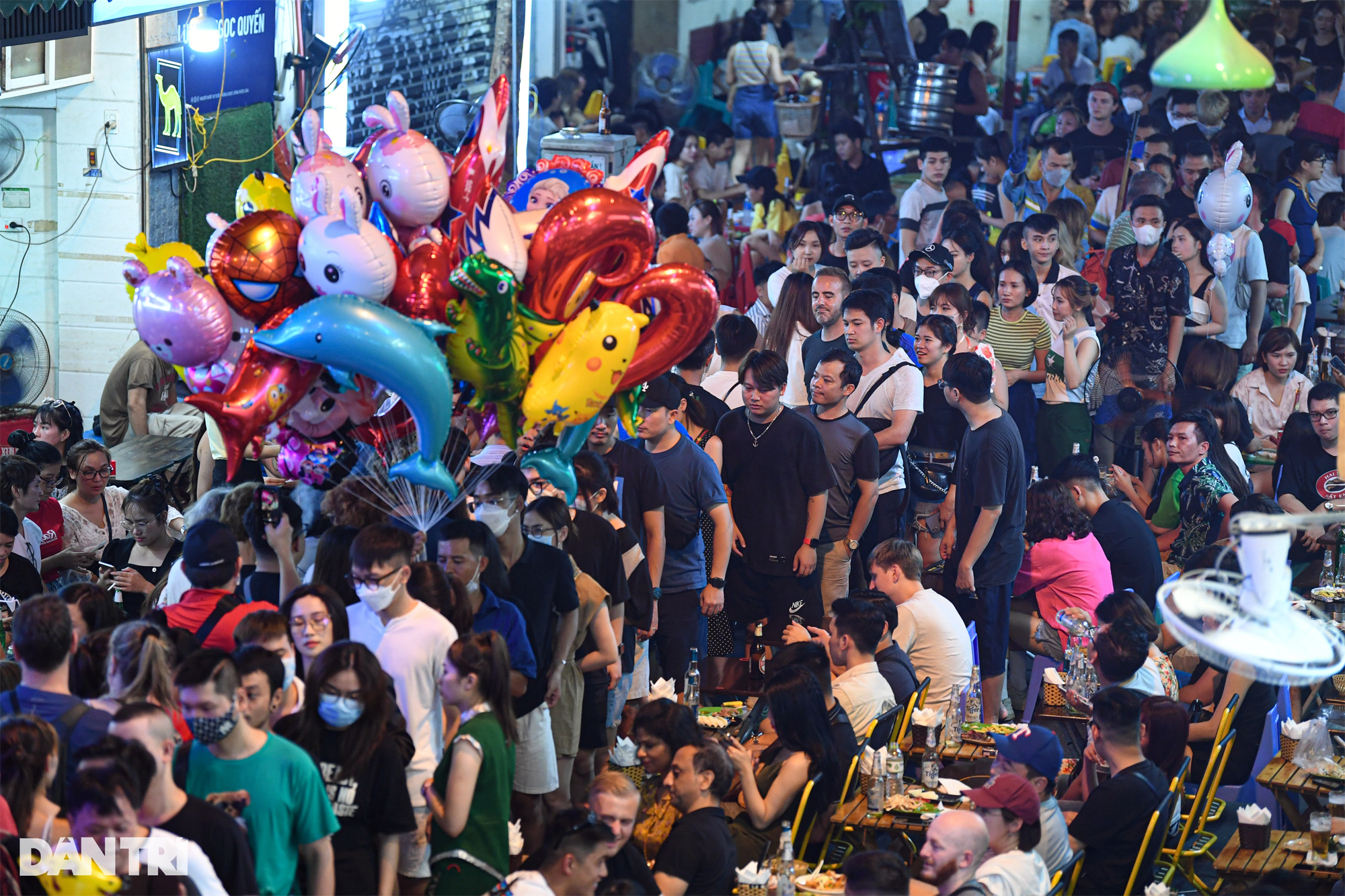 Cần nhiều thành phố không ngủ để khách Tây chịu chi khi đến Việt Nam? - 1 Cần nhiều thành phố không ngủ để khách Tây chịu chi khi đến Việt Nam? - 1