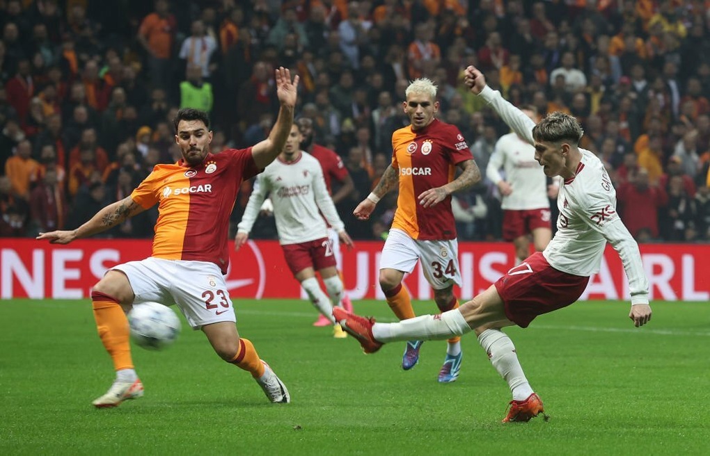 Onana mắc lỗi, Man Utd tuột chiến thắng trước Galatasaray | Báo Dân trí