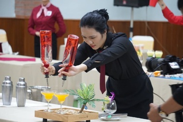 Tốt nghiệp đại học mổ lợn ăn mừng, tốt nghiệp trường nghề thì lặng lẽ…