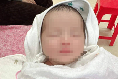 Chính quyền thông báo tìm người nhận nuôi bé gái sơ sinh bị bỏ rơi