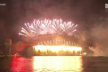 Xem màn trình diễn pháo hoa của Sydney