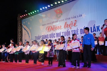 Đắk Lắk: Năm 2013, trao hơn 5 nghìn suất học bổng đến HS, SV nghèo