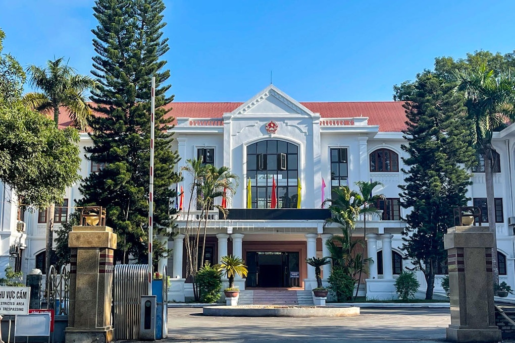 Tạm đình chỉ hiệu trưởng, cô giáo từng bị đề nghị chuyển trường - 2 Tạm đình chỉ hiệu trưởng, cô giáo từng bị đề nghị chuyển trường - 2