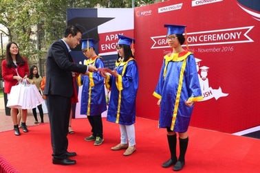 Vinh danh học viên xuất sắc tốt nghiệp Apax English 2016