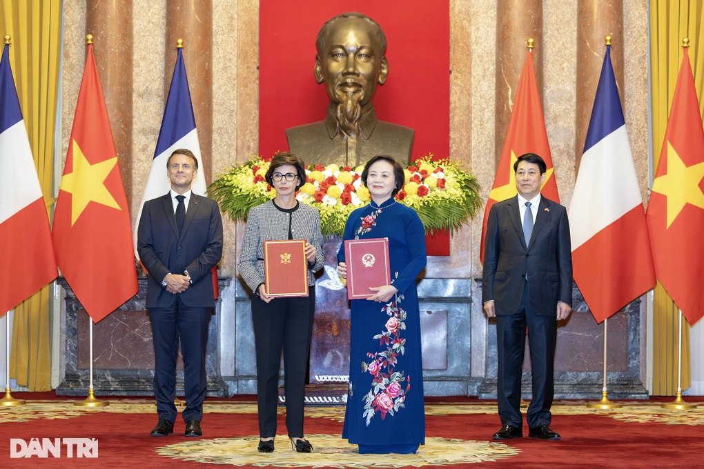 Việt Nam và Pháp ký hợp tác trong lĩnh vực lưu trữ - 1 Việt Nam và Pháp ký hợp tác trong lĩnh vực lưu trữ - 1