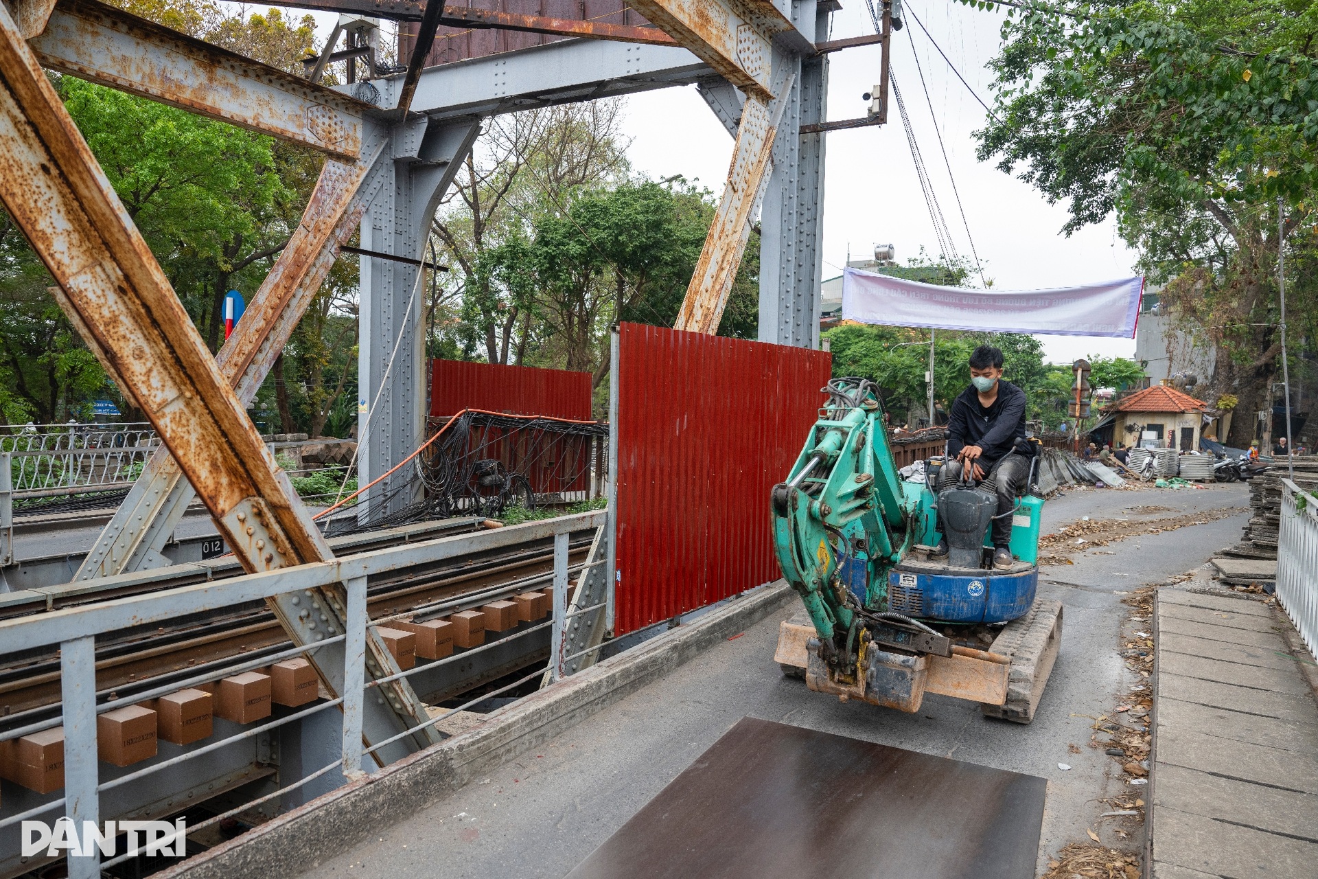 Cầu Long Biên rào chắn, cấm lưu thông 60 ngày để sửa chữa - 5