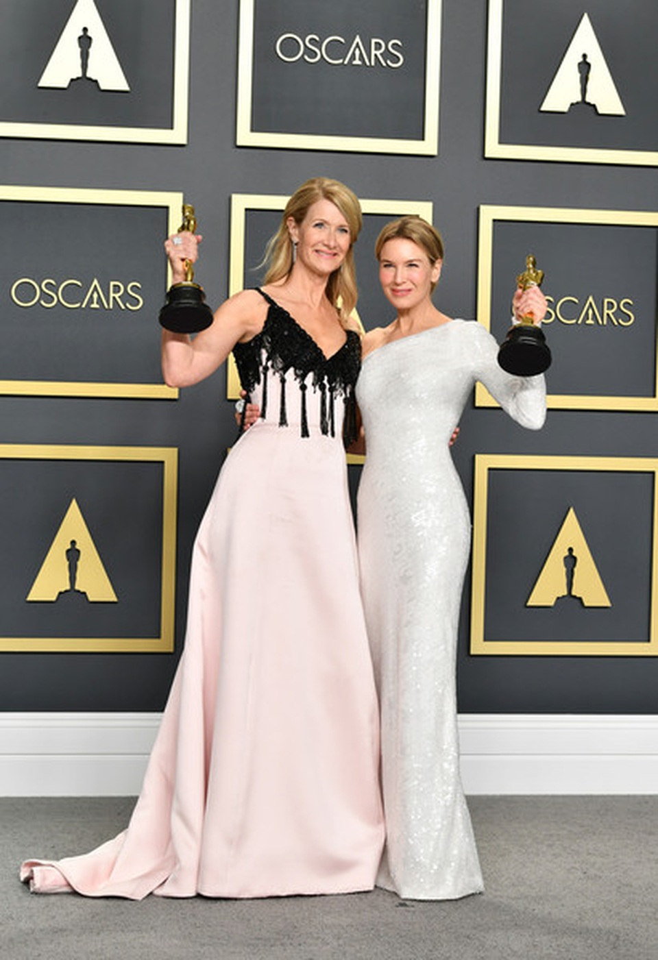 Brad Pitt rạng rỡ bên tượng vàng Oscar - 4 Brad Pitt rạng rỡ bên tượng vàng Oscar - 4