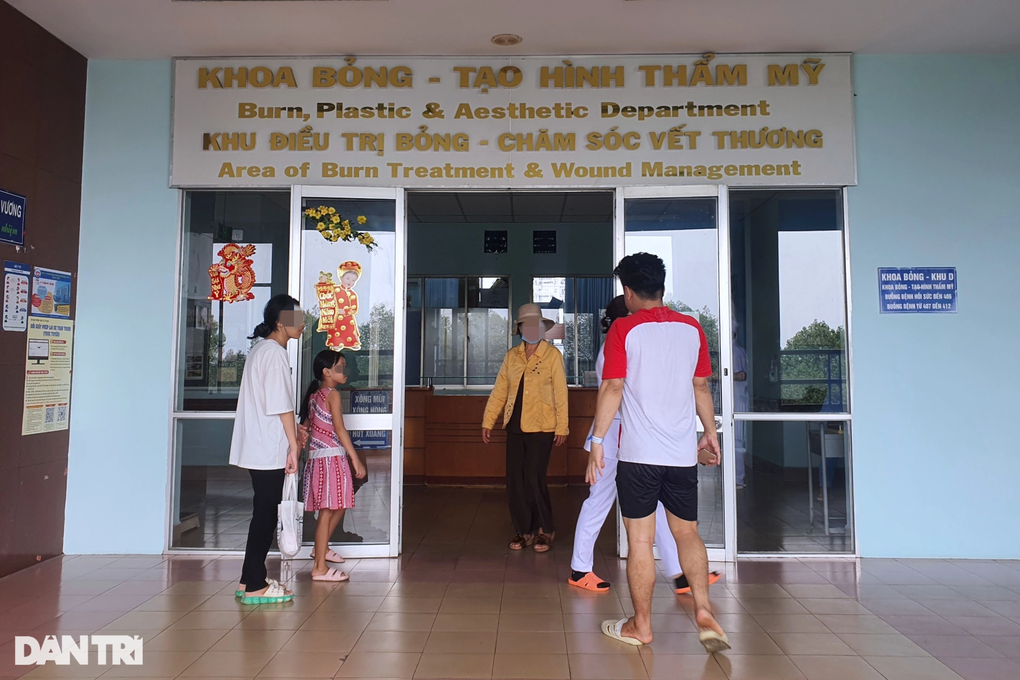 TPHCM: Đi thẩm mỹ quốc tế tiêm tan filler, bị biến chứng nặng - 1 TPHCM: Đi thẩm mỹ quốc tế tiêm tan filler, bị biến chứng nặng - 1