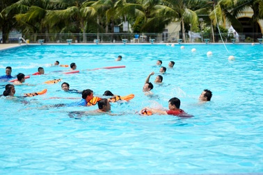 100 giáo viên thể chất tham gia tập huấn phòng chống đuối nước trẻ em