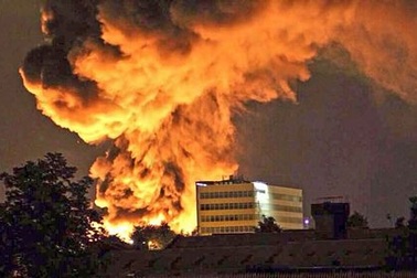 Đèn lồng Trung Quốc gây hỏa hoạn lớn ở Anh 