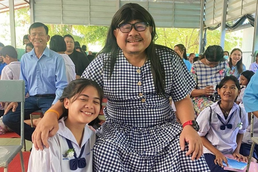 Thái Lan: Trải lòng người bố hóa trang thành phụ nữ đến trường con gái - 1 Thái Lan: Trải lòng người bố hóa trang thành phụ nữ đến trường con gái - 1