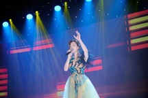 "Chị đẹp" Thu Phương rạng rỡ tuổi 52, tự tin cover nhạc trẻ