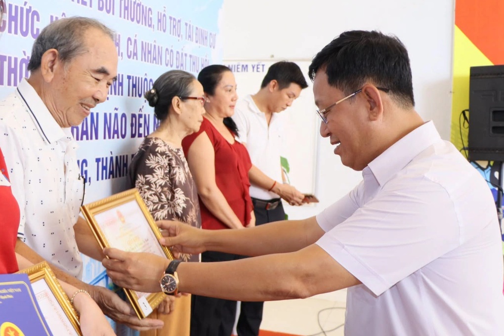 Khen thưởng 17 trường hợp giao mặt bằng sớm tại dự án nút giao An Phú ở TPHCM - 1