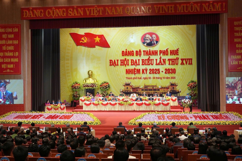 Thành phố Huế phải tạo được sự đột phá về phát triển kinh tế - 3 Thành phố Huế phải tạo được sự đột phá về phát triển kinh tế - 3