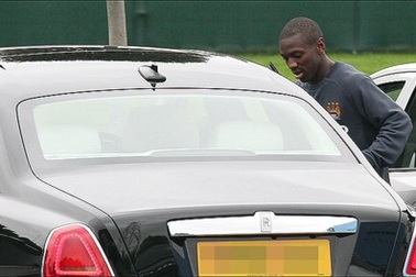 Shaun W.Phillips khoe giàu với siêu xe Roll Royce