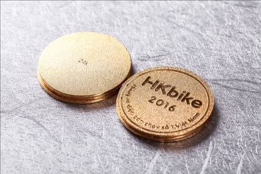 HKbike mời khách bằng thiệp mạ vàng