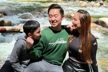 Diễm Hương hé lộ cuộc sống ở Canada: "Con thân với cha dượng hơn với tôi"