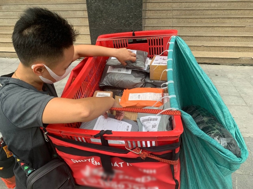 Dân chung cư Hà Nội kêu trời kẻ gian đóng giả cư dân trộm đồ ship ở sảnh - 6 Dân chung cư Hà Nội kêu trời kẻ gian đóng giả cư dân trộm đồ ship ở sảnh - 6