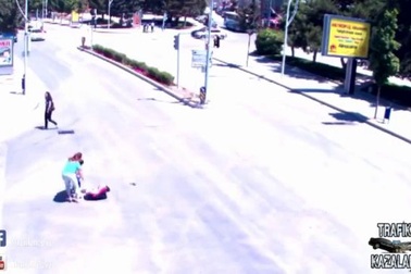 Vụ tai nạn hy hữu vì dừng xe quên kéo phanh tay