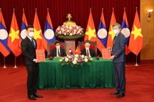 Tổng Bí thư hai nước Việt - Lào chứng kiến Lễ ký kết văn kiện hợp tác