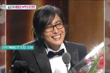 Đám cưới gây sốc của Bae Yong Joon và vợ trẻ