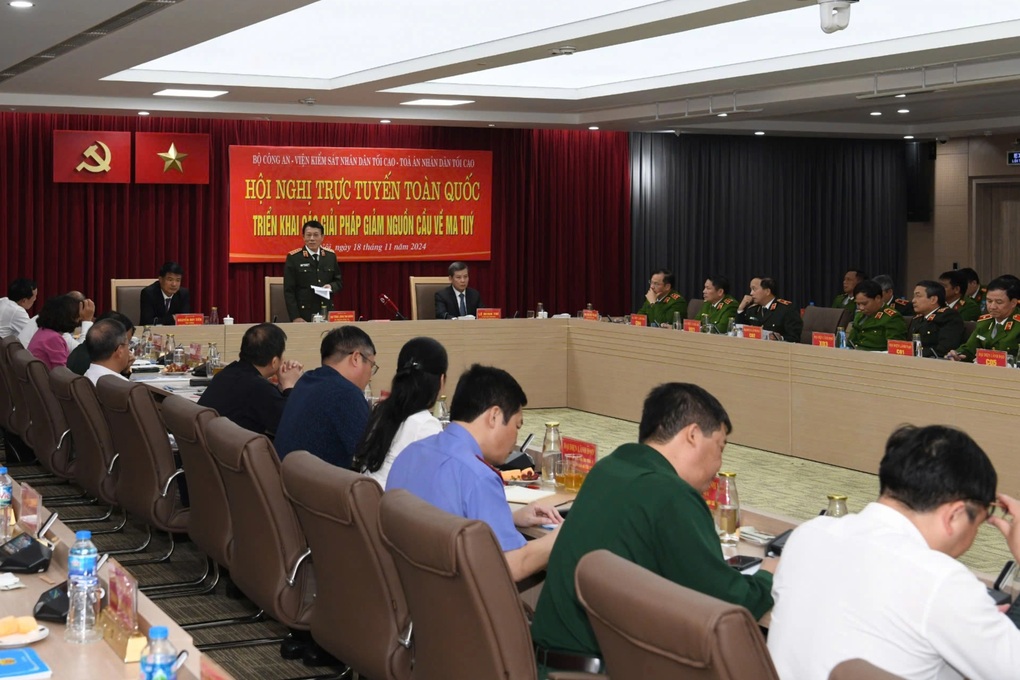 Xuất hiện một số cán bộ, nghệ sĩ, cầu thủ tổ chức sử dụng ma túy - 1 Xuất hiện một số cán bộ, nghệ sĩ, cầu thủ tổ chức sử dụng ma túy - 1