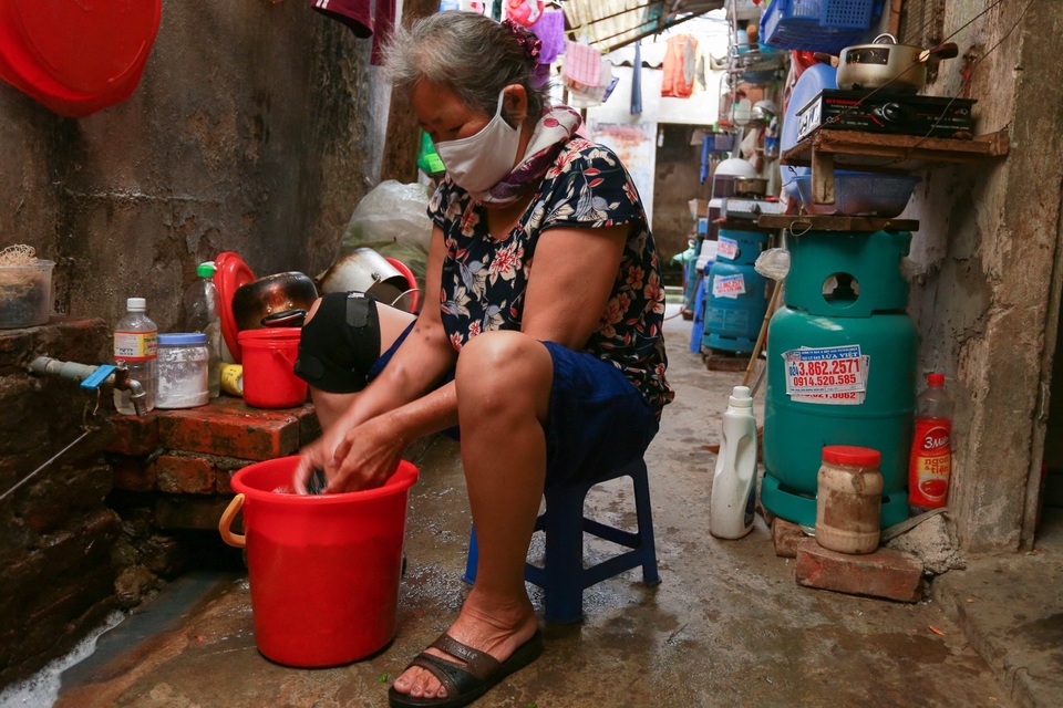 Người dân xóm chạy thận trong những ngày thực hiện cách ly toàn xã hội - 10 Người dân xóm chạy thận trong những ngày thực hiện cách ly toàn xã hội - 10