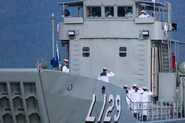 Úc tặng Philippines 2 tàu đổ bộ