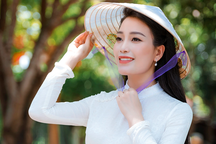 Sao Mai Huyền Trang ra MV mừng sinh nhật Bác Hồ