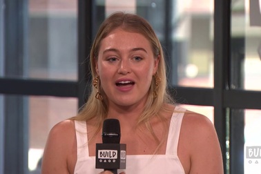 Iskra Lawrence trả lời phỏng vấn