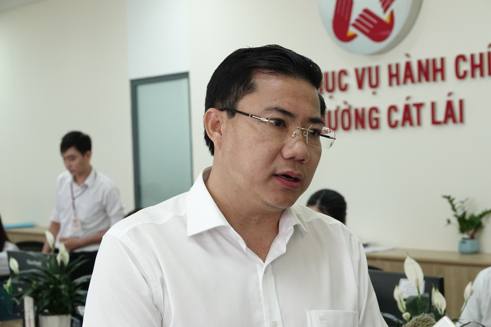 Lượng công việc tăng gấp 5 lần, công chức tăng ca đến tối muộn - 5 Lượng công việc tăng gấp 5 lần, công chức tăng ca đến tối muộn - 5