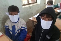 Vụ đăng ảnh học sinh đeo khẩu trang giấy: Hiệu trưởng bị phê bình