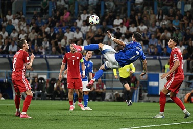 Italy giải tỏa áp lực, De Bruyne tỏa sáng giúp Bỉ chiến thắng