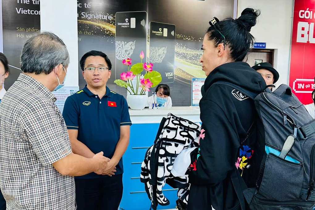 Sau biến cố lớn của cuộc đời, vợ tiền đạo Paollo về nước - 2 Sau biến cố lớn của cuộc đời, vợ tiền đạo Paollo về nước - 2