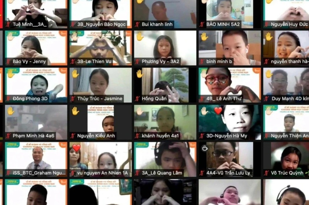 Thiếu thiết bị, đường truyền kém khiến học sinh, giáo viên mệt lả - 1 Thiếu thiết bị, đường truyền kém khiến học sinh, giáo viên mệt lả - 1