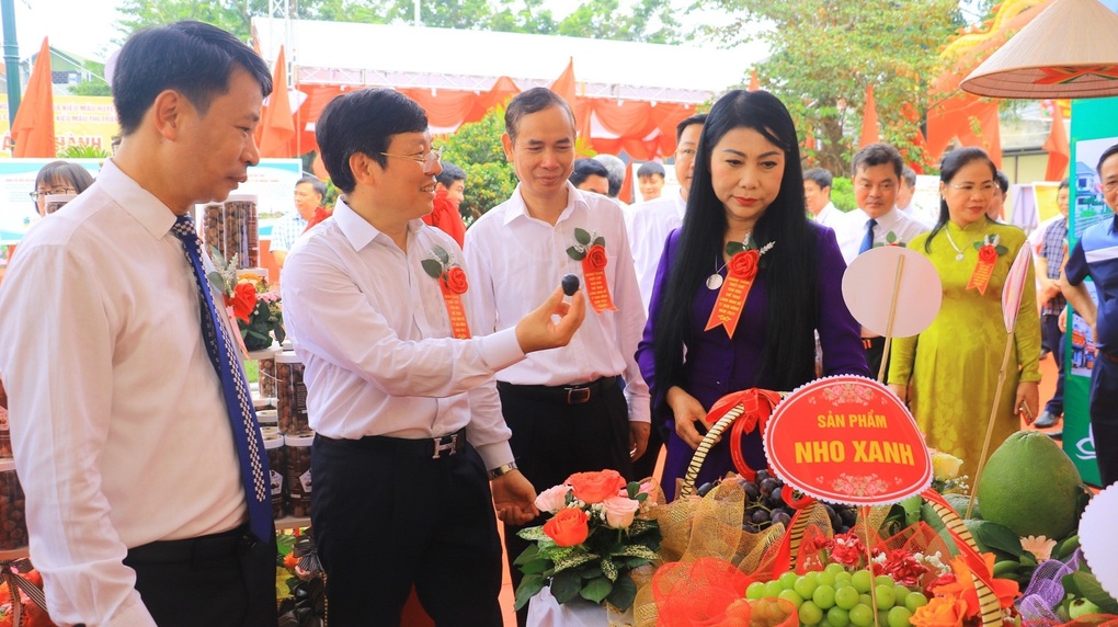 Khánh thành khu Thiết chế văn hóa - Thể thao kiểu mẫu Man Để - 2 Khánh thành khu Thiết chế văn hóa - Thể thao kiểu mẫu Man Để - 2