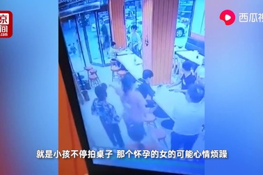 Mẹ bầu hất cả nồi nước lẩu vào em bé 11 tháng tuổi khiến cư dân mạng phẫn nộ