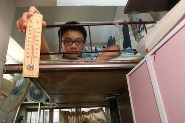 Cuộc sống “nóng như lò” của người nghèo Hong Kong